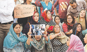 Family protests as police declare varsity student's death &lsquo;suicide&rsquo;