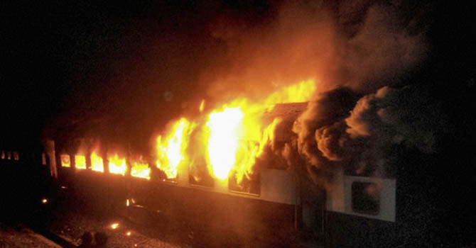 india_train_fire_reuters-670
