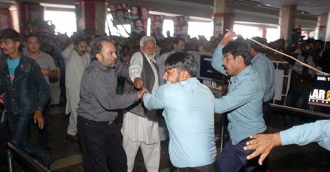 lahore-airport-clash-PPP-ASF-PPI-670