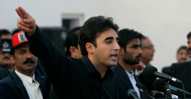 ستائیس دسمبر کو بے نظیر بھٹو کی پانچویں برسی کے موقع پر بلاول بھٹو زرداری عوام سے خطاب کررہے ہیں۔ رائٹرز تصویر