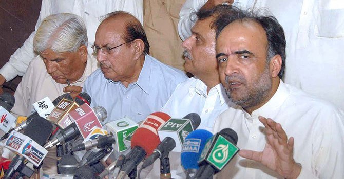 وفاقی وزیرِ اطلاعات و نشریات ، قمر زمان کائرہ ۔ اے پی پی تصویر