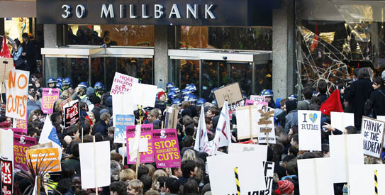 Thousands of UK students protest tuition fees hike - DAWN.COM