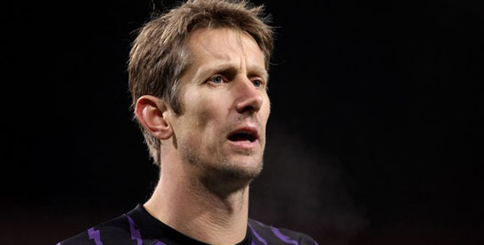 Manchester United goalkeeper Edwin van der Sar is expected to hang his boots at the end of the season. —File Photo