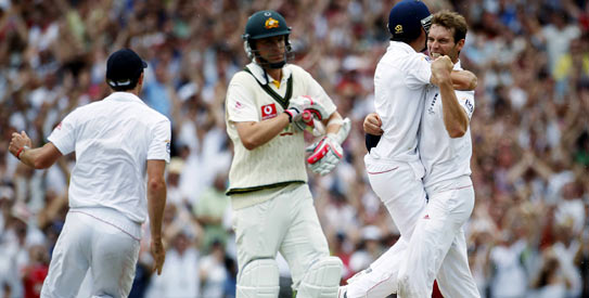 Debutant Michael Beer was the last Australian wicket to fall, bowled by Chris Tremlett for two, while Steven Smith remained unbeaten on 54 in 132 minutes. —Reuters Photo
