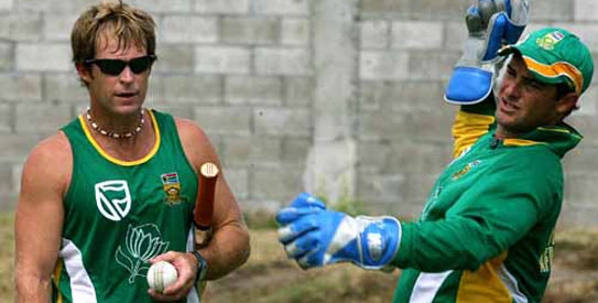 Former South African batsman Jonty Rhodes will conitnue coaching Kenya until the start of the World Cup. —AFP/File Photo