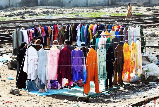 pakistani women, train, railway