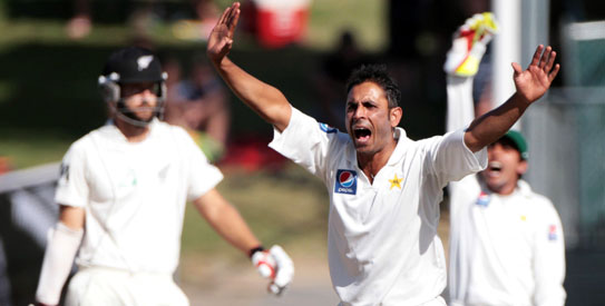 rehman-afp543 Abdur Rehman, pakistan in new zealand 2010, pakistan vs new zealand, pakistan vs new zealand hamilton, pakistan cricket
