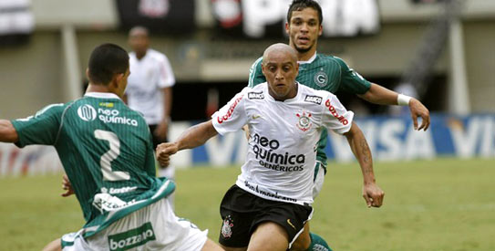 Roberto Carlos – on his way out of Brazilian club Corinthians after receiving death threats. —File photo by Reuters