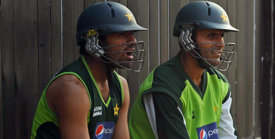 Pakistani cricketer Wahab Riaz (L) and A