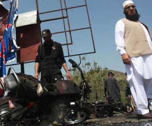 Suicide bomber targets Maulana Fazl&rsquo;s convoy; 10 killed