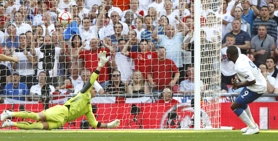 darren-bent-miss-543