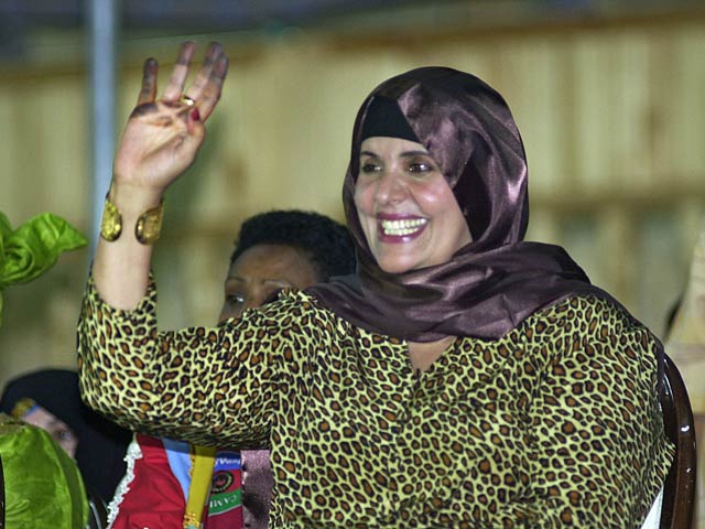 Qadhafi's wife, three children flee to Algeria
