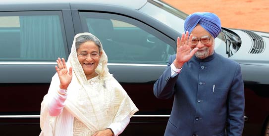 India_Bangladesh_Manmohan_Singh_Shaikh_Hasina_AFP_1_543x275