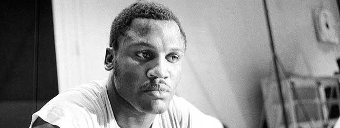 Joe Frazier loses fight with cancer