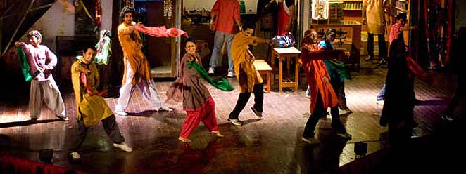 Karachi musical makes song and dance of gang wars