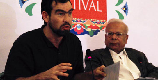 Robin Yassin-Kassab speaks during the session on Arab Spring. – Photo by Hui Huan