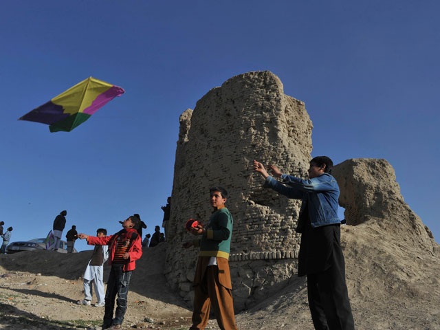 Afghan kite-fighting celebrates New Year