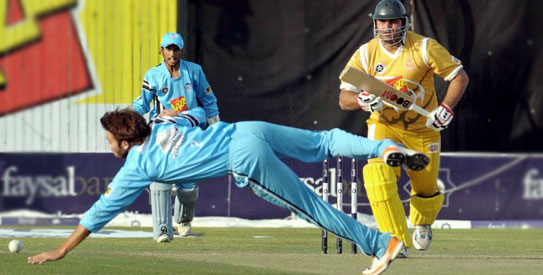 Whatmore is now reportedly planning to shortlist players from the domestic tournament and arrange a training and conditioning camp for them  – Photo by APP