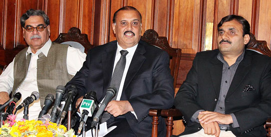 Riaz makes tit-for-tat jibe at Shahbaz - Pakistan - DAWN.COM