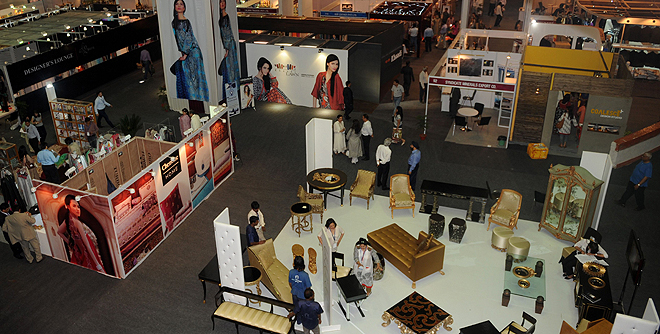 120412-pakistan-india-economy-fair-lifestyle-660