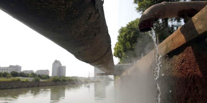 13042012-Pakistan-drain-sewerage-R660 13042012-Pakistan-drain-sewerage-R660