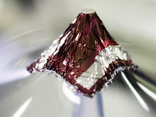 Scientists develop ultra-thin solar cells - DAWN.COM