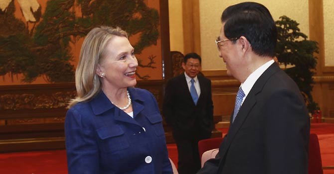 Clinton urges united front on Iran
