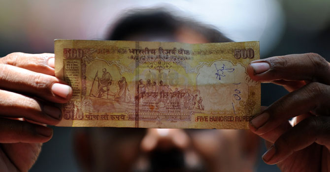 India-economy-bank-forex-AFP.670