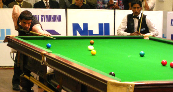 Muhammad Asif (right) will face Asjad Iqbal in the final of National Ranking Snooker Championship. – Dawn.com/File photo