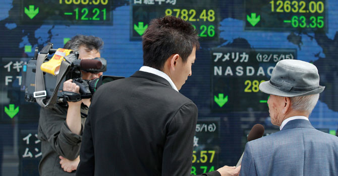 tokyo-nikkei-stockscreen-AP.670