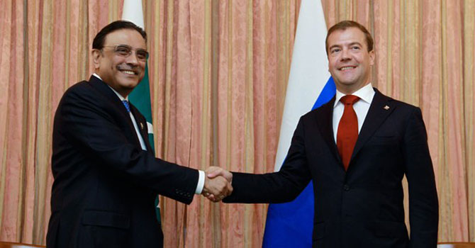 zardari-medvedev-dushanbe-AFP670