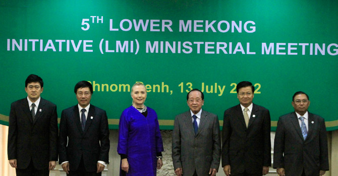 ASEAN Director General Arthayudh Srisamoot of Thailand, Vietnamese Foreign Minister Pham Binh Minh, U.S. Secretary of State Hillary Rodham Clinton, Cambodian Foreign Minister Hor Namhong, Laotian Foreign Minister Thongloun Sisoulith and Myanmar Foreign Minister Wunna Maung Lwin pose for photographs during the 5th Lower Mekong Initiative (LMI) Foreign Ministers Meeting in Phnom Penh, Cambodia.—AP Photo