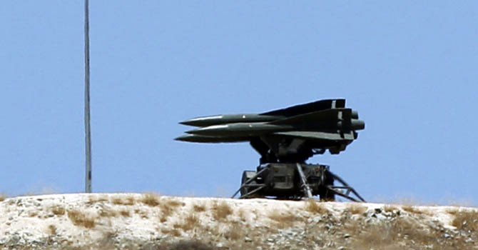 A missile defence battery is positioned at a Turkish military base on the Turkish-Syrian border near Kirikhan in Turkey's southern Hatay province June 29, 2012. Turkey deployed air defence weaponry along its border with Syria on Thursday, following Syria's downing of a Turkish warplane over the Mediterranean last Friday.  REUTERS/
