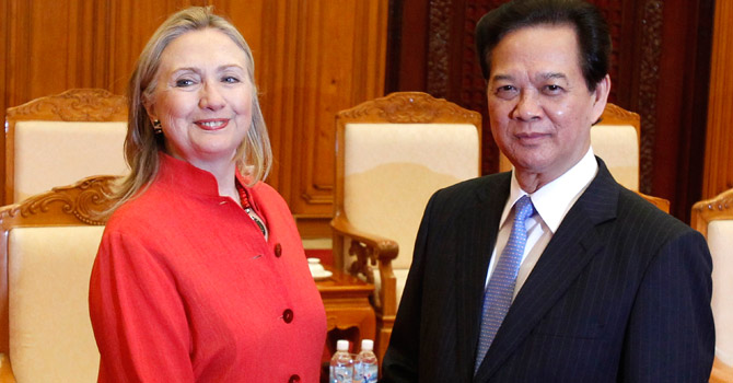 Hillary Rodham Clinton, left, poses for a photo with Vietnam's Prime Minister Nguyen Tan Dung at the Government Office in Hanoi.—AP Photo