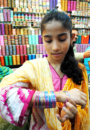 While sale of bangles continues throughout year but occasions like Rabiul Awal and Eids are considered special. Eid celebrations are meaningless without bangles. Bangles? sale reaches its zenith on 'Chaand Raat' night.