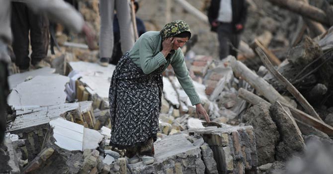 Iran-Earthquake-AP-670