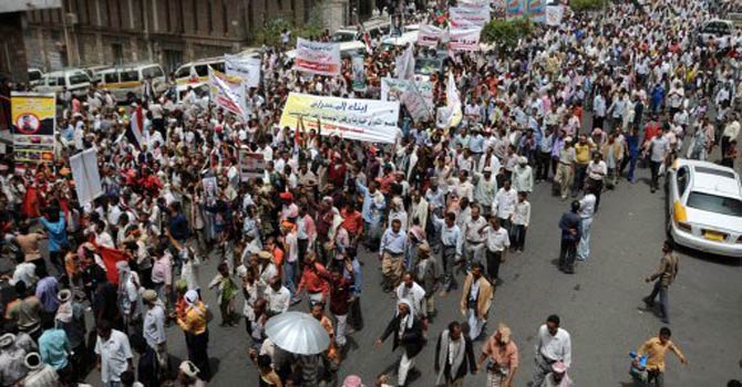 Yemenis-march-670-afp Yemenis-march-670-afp