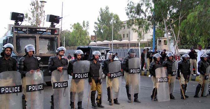 karachi-riot-police-ppi-670 karachi-riot-police-ppi-670