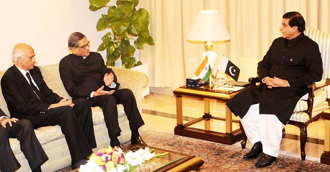 Indian External Affairs Minister S.M. Krishna called on Prime Minister Raja Pervez Ashraf at Prime Minister’s House, Islamabad.ONLINE PHOTO 