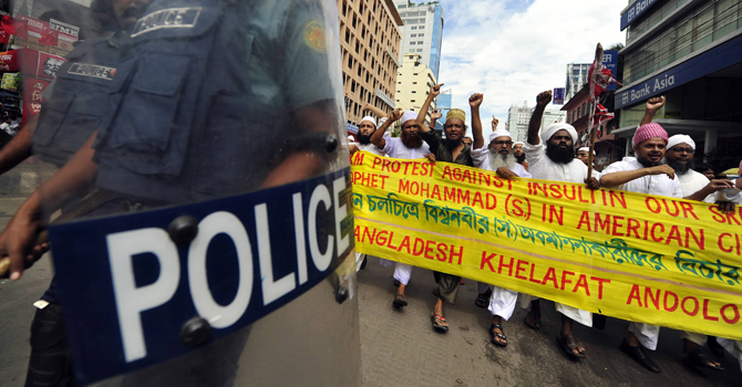 Bangladeshi Muslims shout slogans during a protest rally in Dhaka September 13, 2012. About 1,000 Bangladeshi Islamists tried to march on the U.S. embassy in Dhaka on Thursday to protest against a U.S. film that is said to insult the Prophet Mohammad but security forces stopped them reaching the mission, police and witnesses said. REUTERS/Stringer (BANGLADESH - Tags: POLITICS CIVIL UNREST RELIGION)