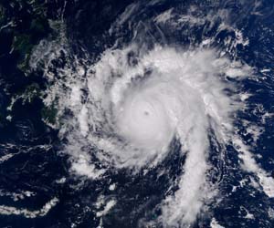 Philippines typhoon leaves 274 dead, hundreds missing