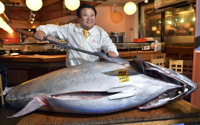 The president of the sushi restaurant chain Sushi-Zanmai, Kiyoshi Kimura, displays a 222-kilogram bluefin tuna he bought for $1.77 million at the Tsukiji market. —Photo (File) AFP