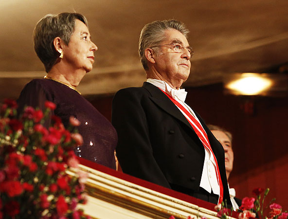 Austrian President Heinz Fischer and his wife Margit Fischer attend the opening of the opera ball. ?Photo by AFP