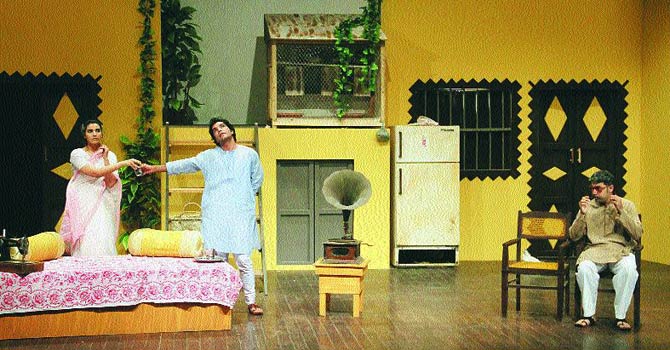 Jahan Ara (Hareem Farooq) hands over a bowl to Akber (Yasir Hussain) as Mehboob (Talal Jilani) looks on. - Photo by White Star