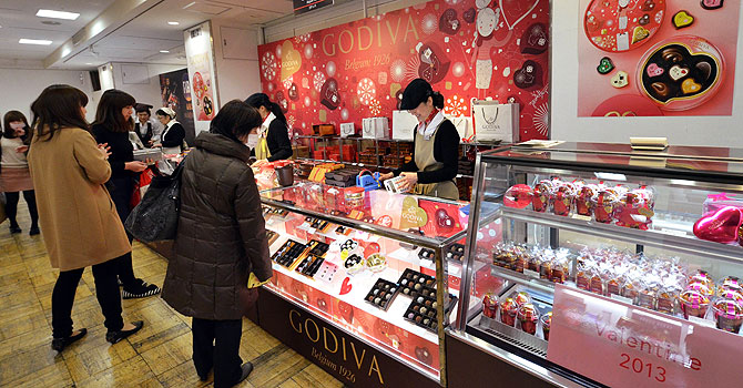 Japanese women buy chocolates at Tokyo's Takashimaya department store one day before Valentine's Day. —Photo by AFP