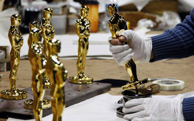   A worker assembles an Oscar statuette in preparation for the 85th Annual Academy Awards to be held at the Dolby Theatre in Hollywood next Sunday. —Photo (File) Reuters