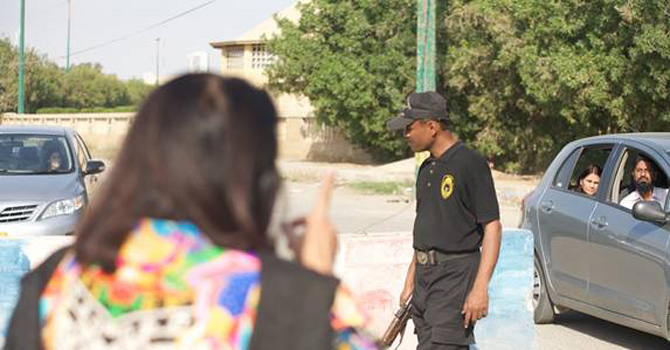 This lady told the police in no un-certain terms what she thought of the President of Pakistan.