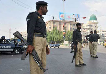 Mugging adds to paranoia in Karachi