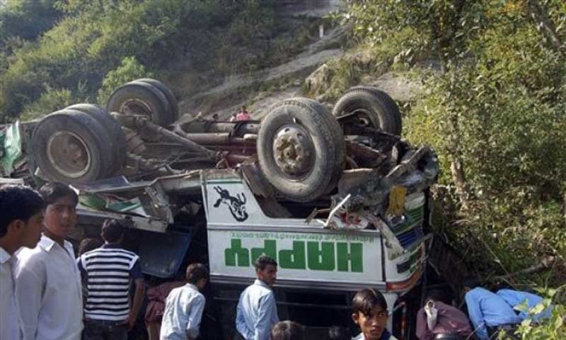 Speeding truck overturns killing 22 in west India - World - DAWN.COM