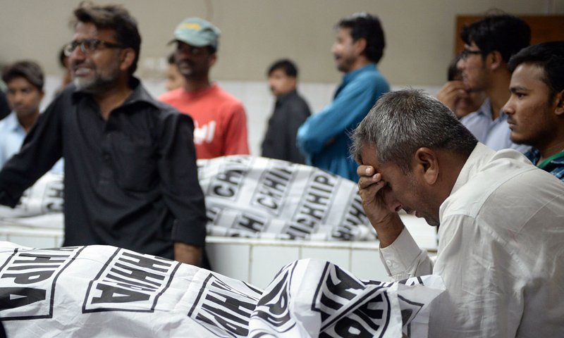 کراچی: پندرہ افراد کی ہلاکت، شہر میں سوگ و ہڑتال